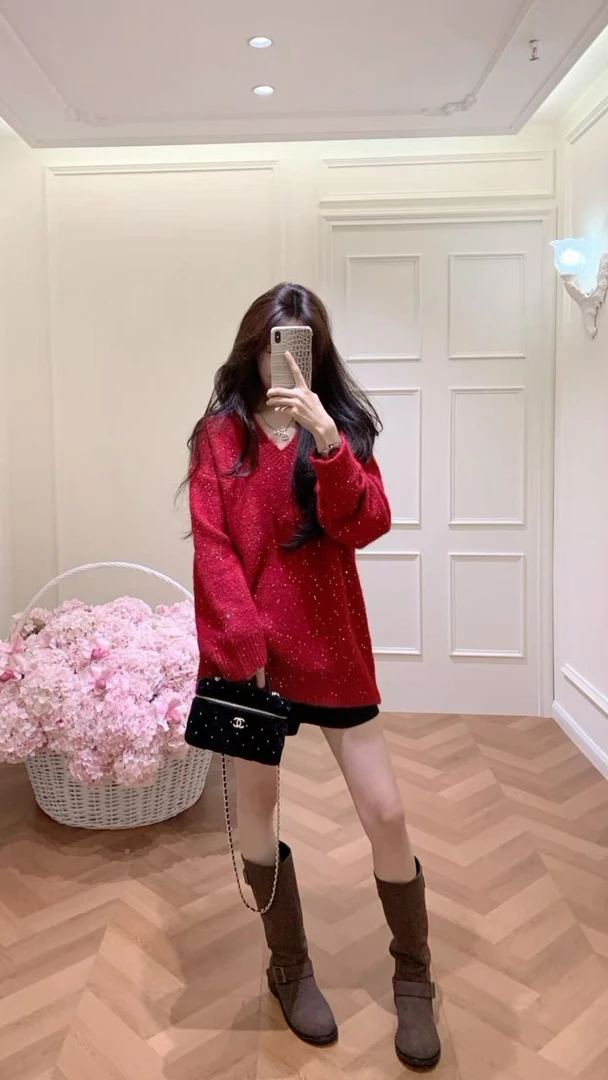 2025秋冬新款圣诞新年慵懒感V领宽松气质闪闪柔软针织毛衣搭短裤