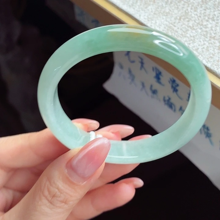 翡翠未镶嵌手镯手镯