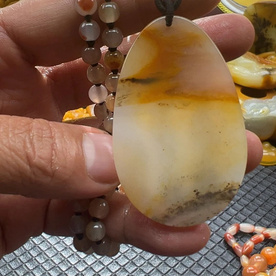 石英质玉未镶嵌颈饰