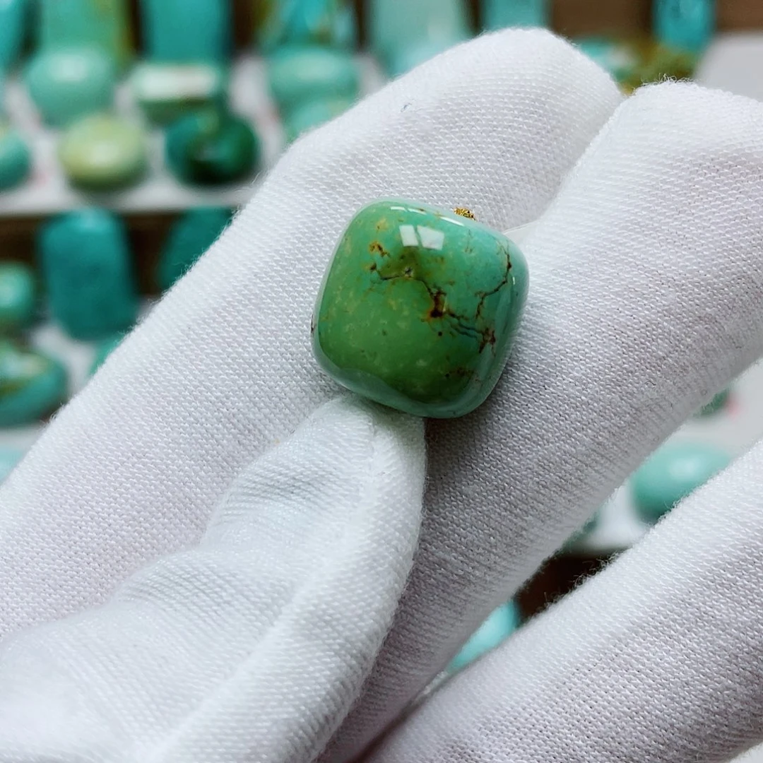 清***风绿松石未镶嵌珠宝奇石