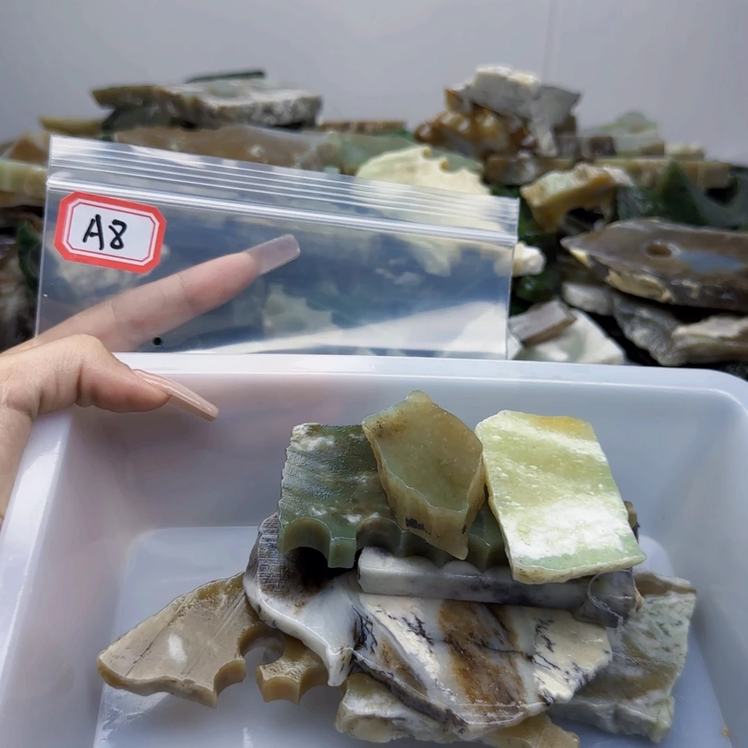 晶***师和田玉未镶嵌珠宝半成品