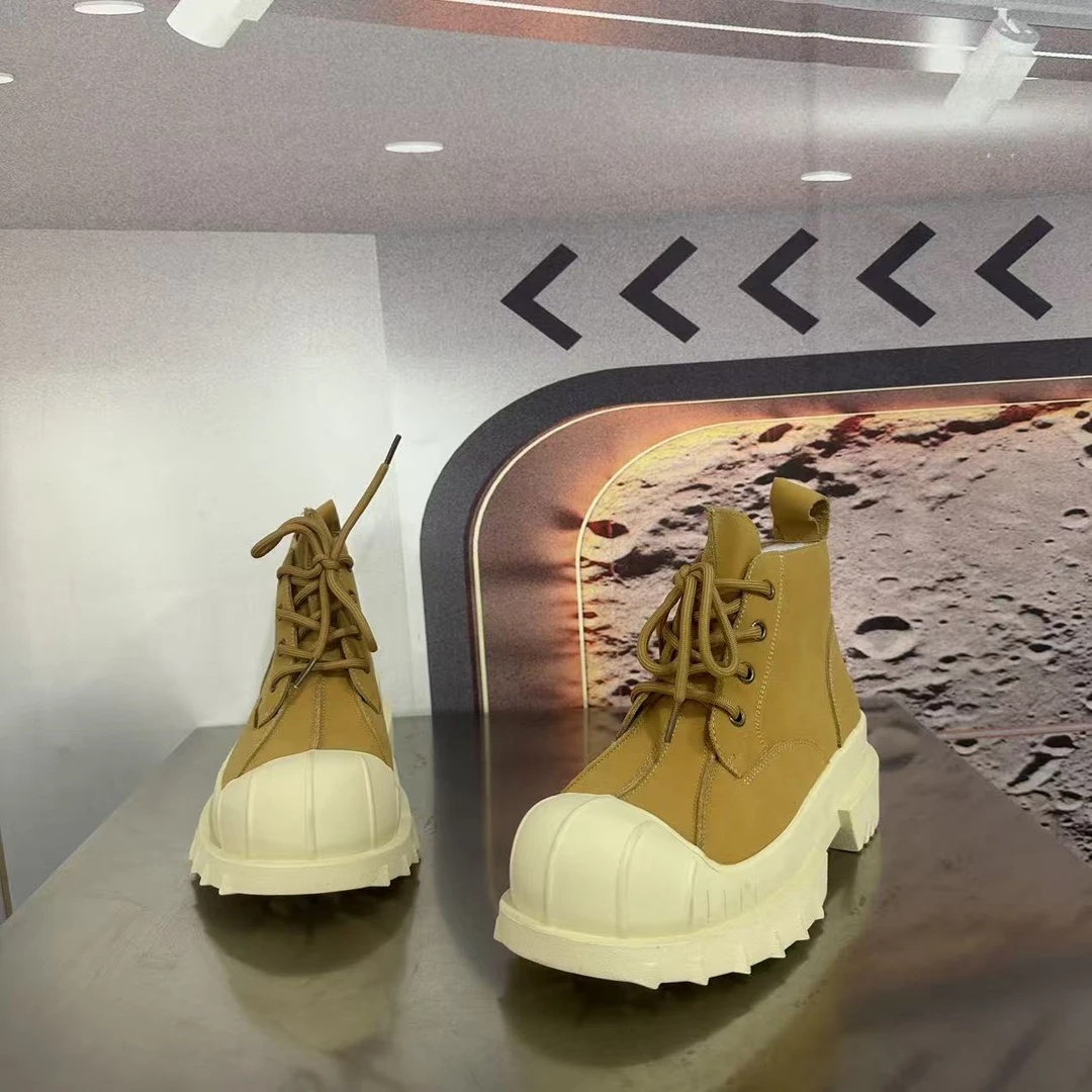 820新款2025精品百搭潮流马丁靴中筒烟筒黑色女士