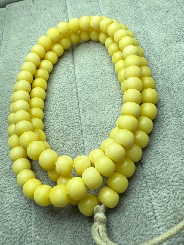 蜜蜡108鸡油黄，0.8尺寸