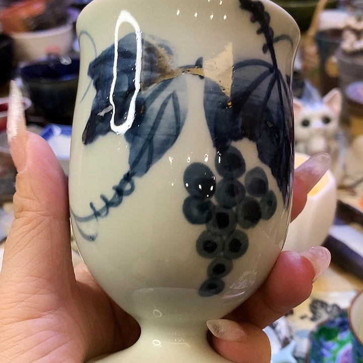 器物的色彩搭配起来很漂亮
