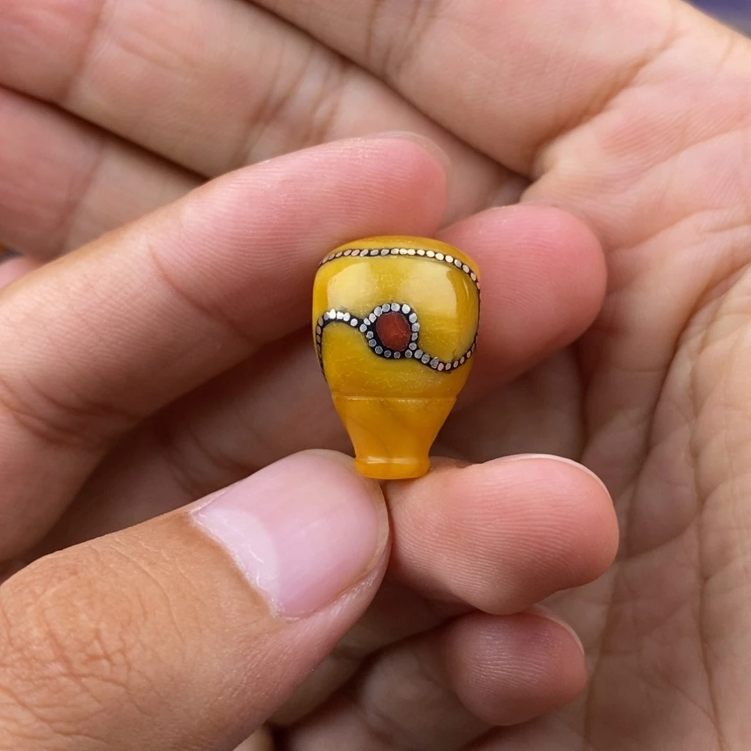 未镶嵌琥珀珠宝奇石