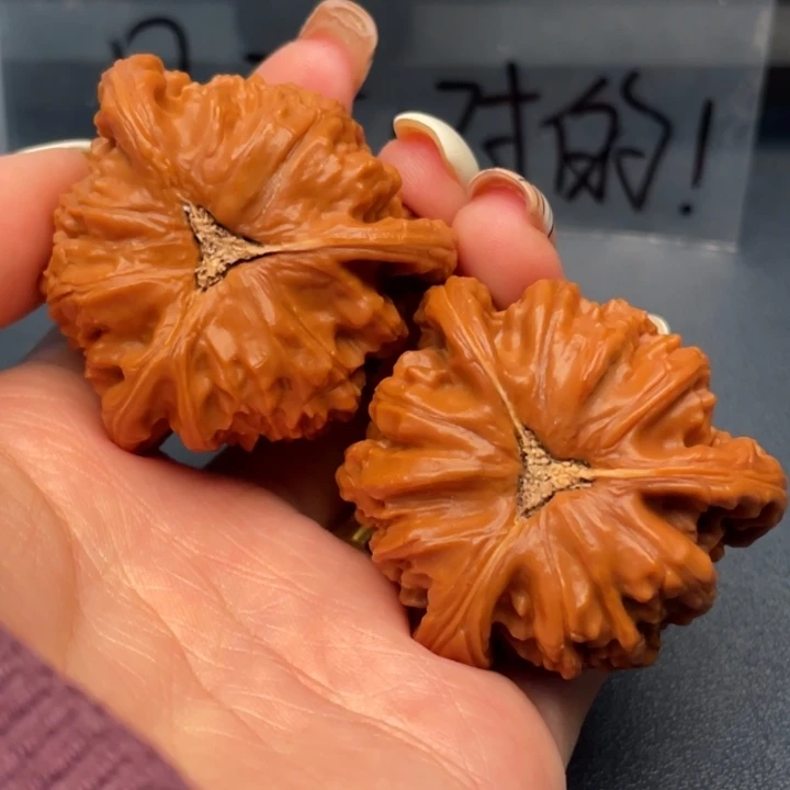 无***语吊坠文玩核桃白狮子