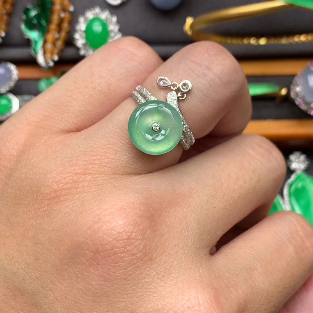 翡翠18K金镶嵌戒指