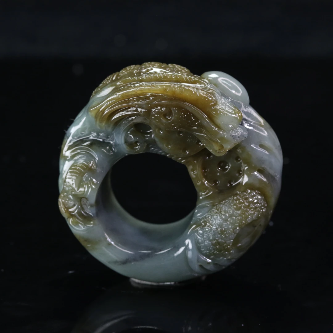 5和田玉且末双色龙型扳指/300263上海嘉禾拍卖