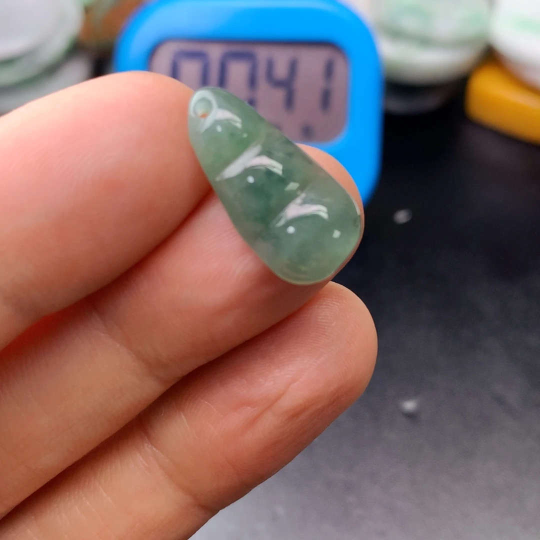 翡翠未镶嵌颈饰翡翠首饰和翡翠珠宝