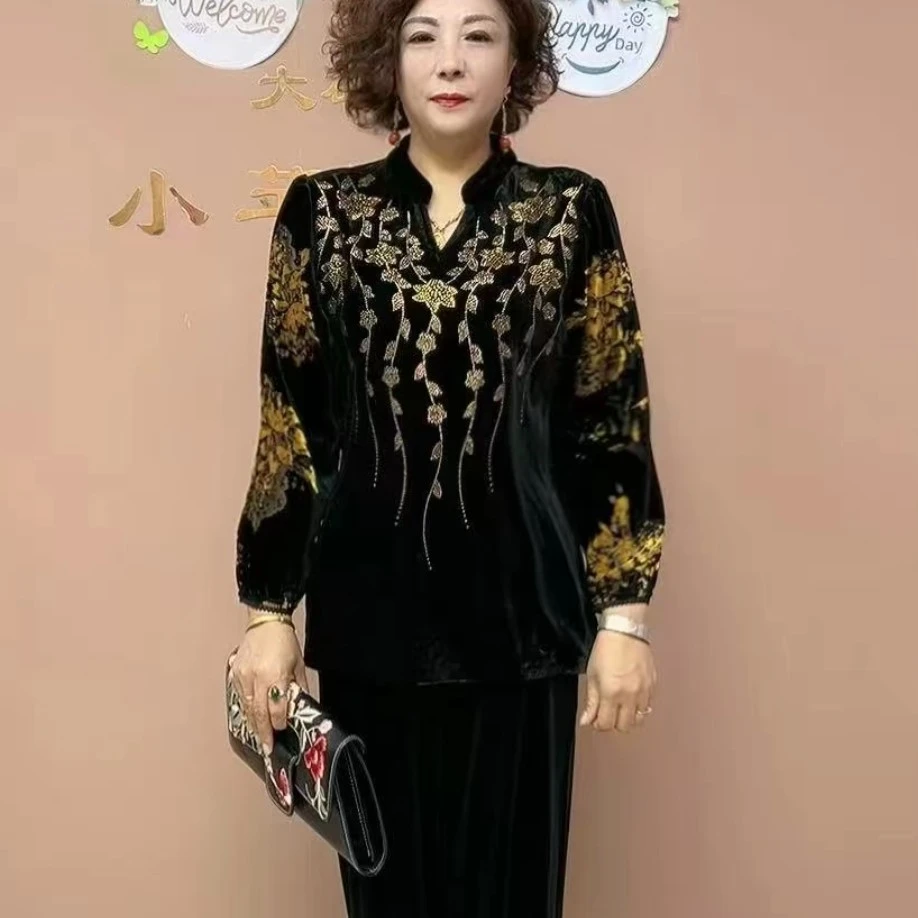 中老年洋气丝绒烫钻烧花大码宽松遮肉秋季套装