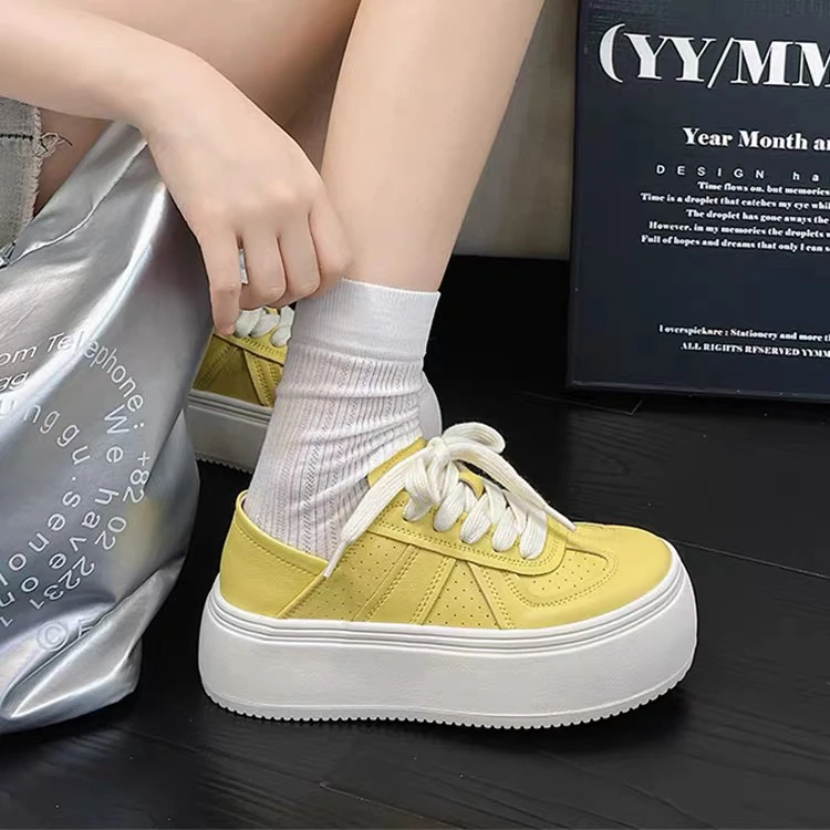 乐缘2025春款新款韩版时尚后撞色休闲板鞋