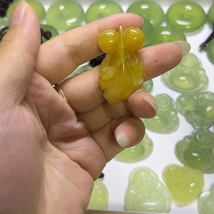 蛇纹石玉未镶嵌颈饰