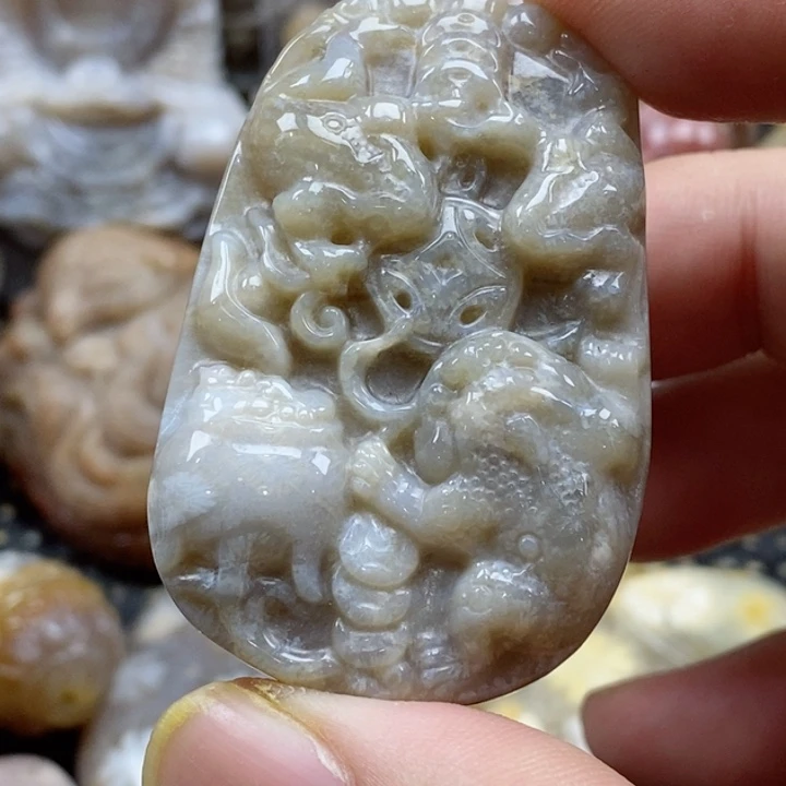 硅化珊瑚（珊瑚玉）颈饰未镶嵌果*