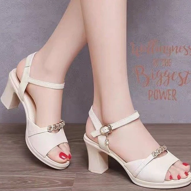 夏季外穿软皮高跟凉鞋女2025新款百搭水钻中跟一字扣带粗跟上班谢