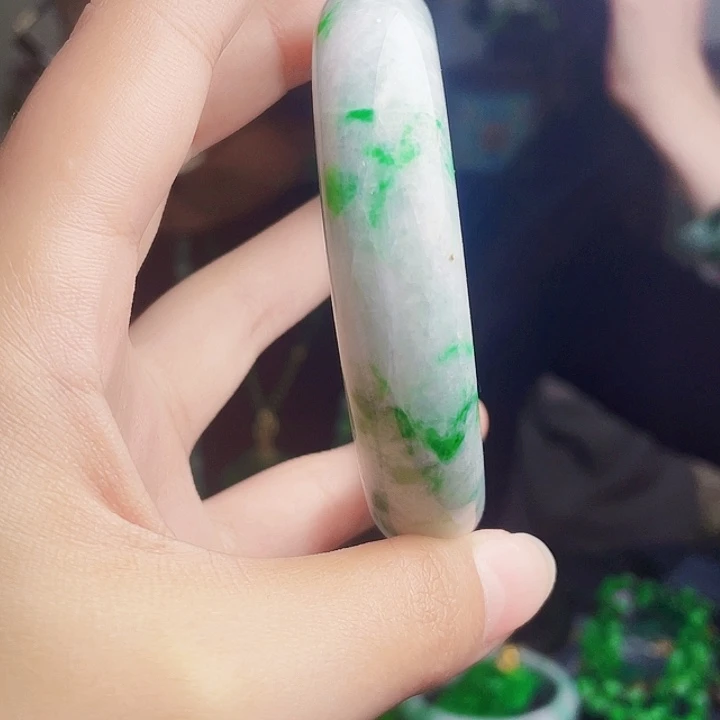 翡翠未镶嵌手镯多样性
