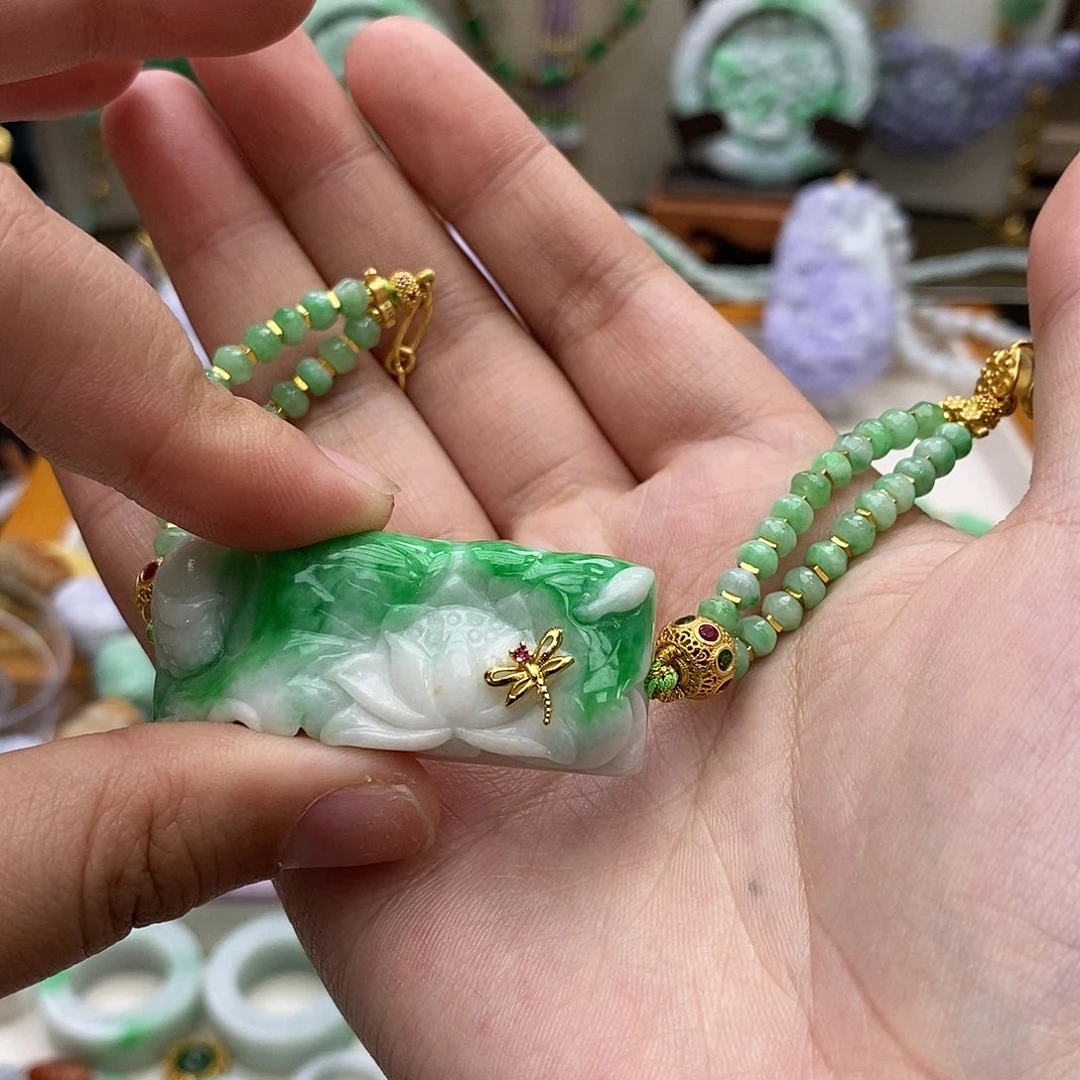 翡翠未镶嵌颈饰手链