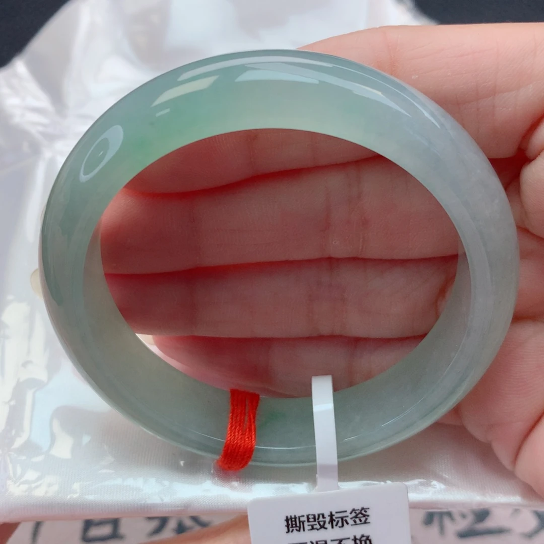 翡翠未镶嵌手镯53圈 细糯冰起胶淡绿底有棉线