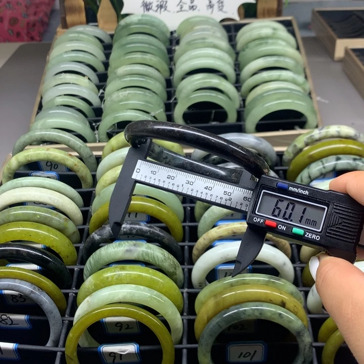 未镶嵌蛇纹石玉手镯81