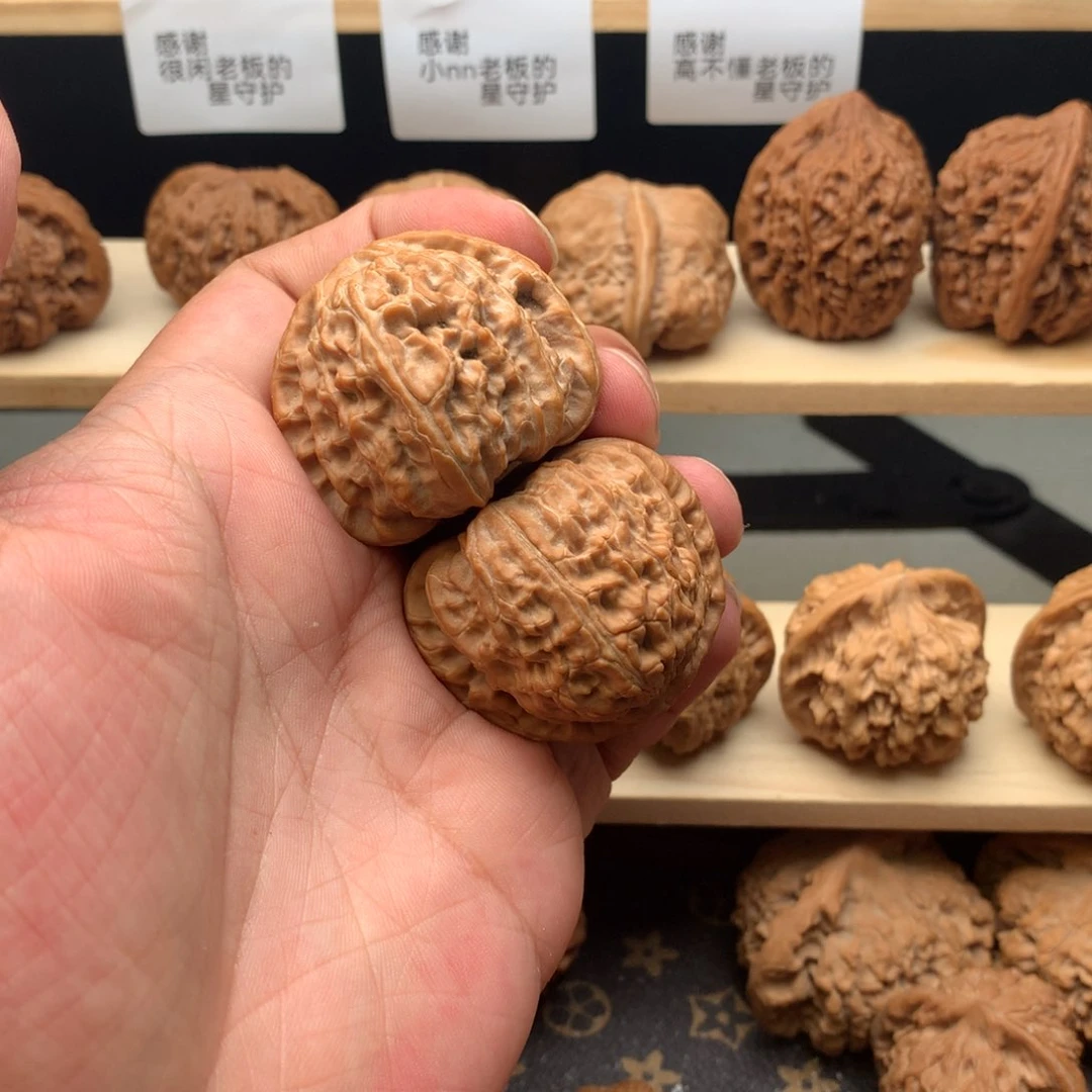 文玩核桃把件40尺全品无修白狮子