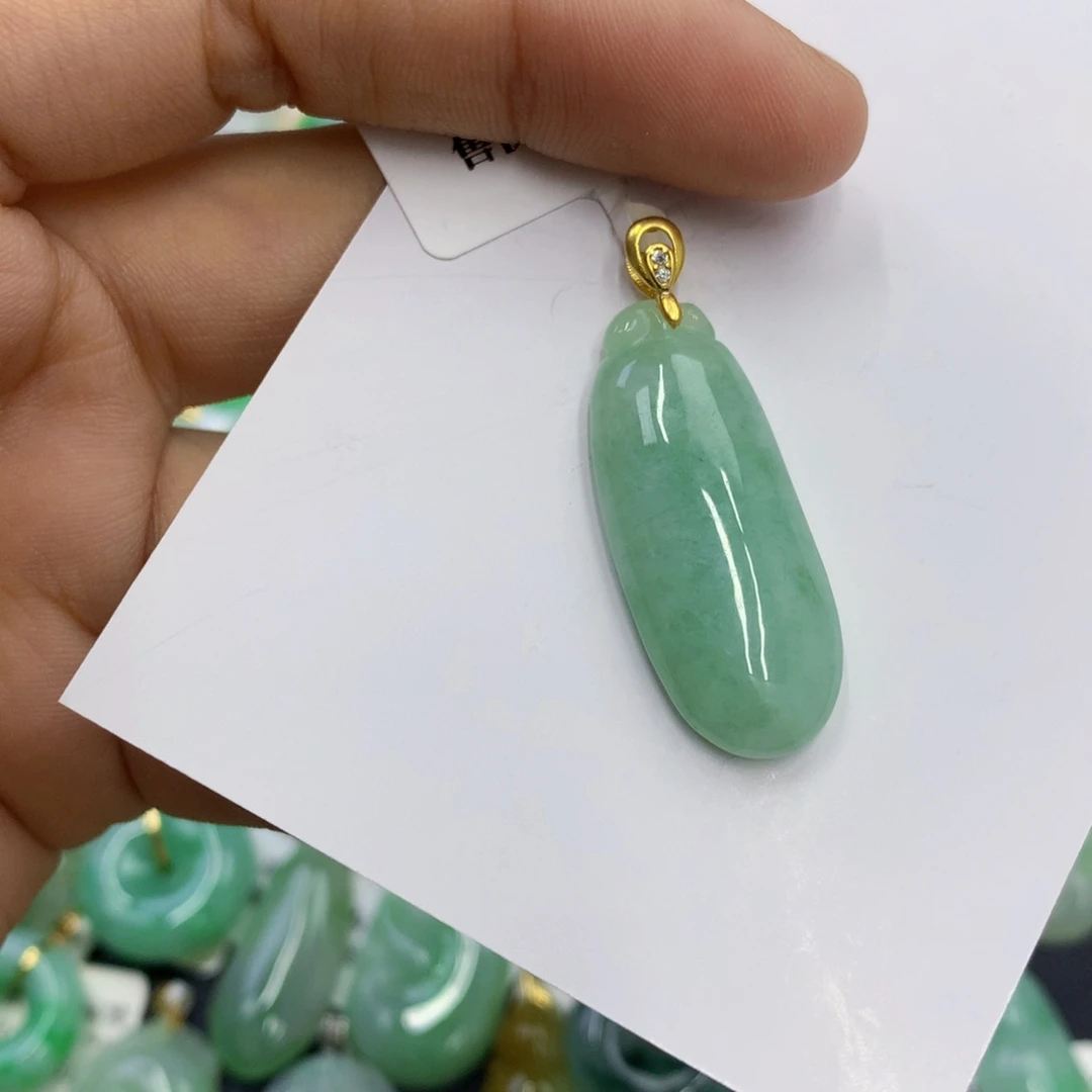 翡翠未镶嵌颈饰翡翠