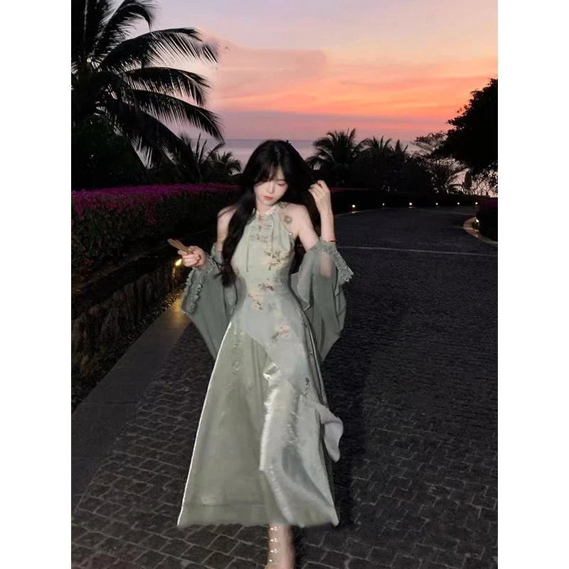 画报夫人新中式绿色挂脖改良旗袍连衣裙女夏季国风复古立领无袖收