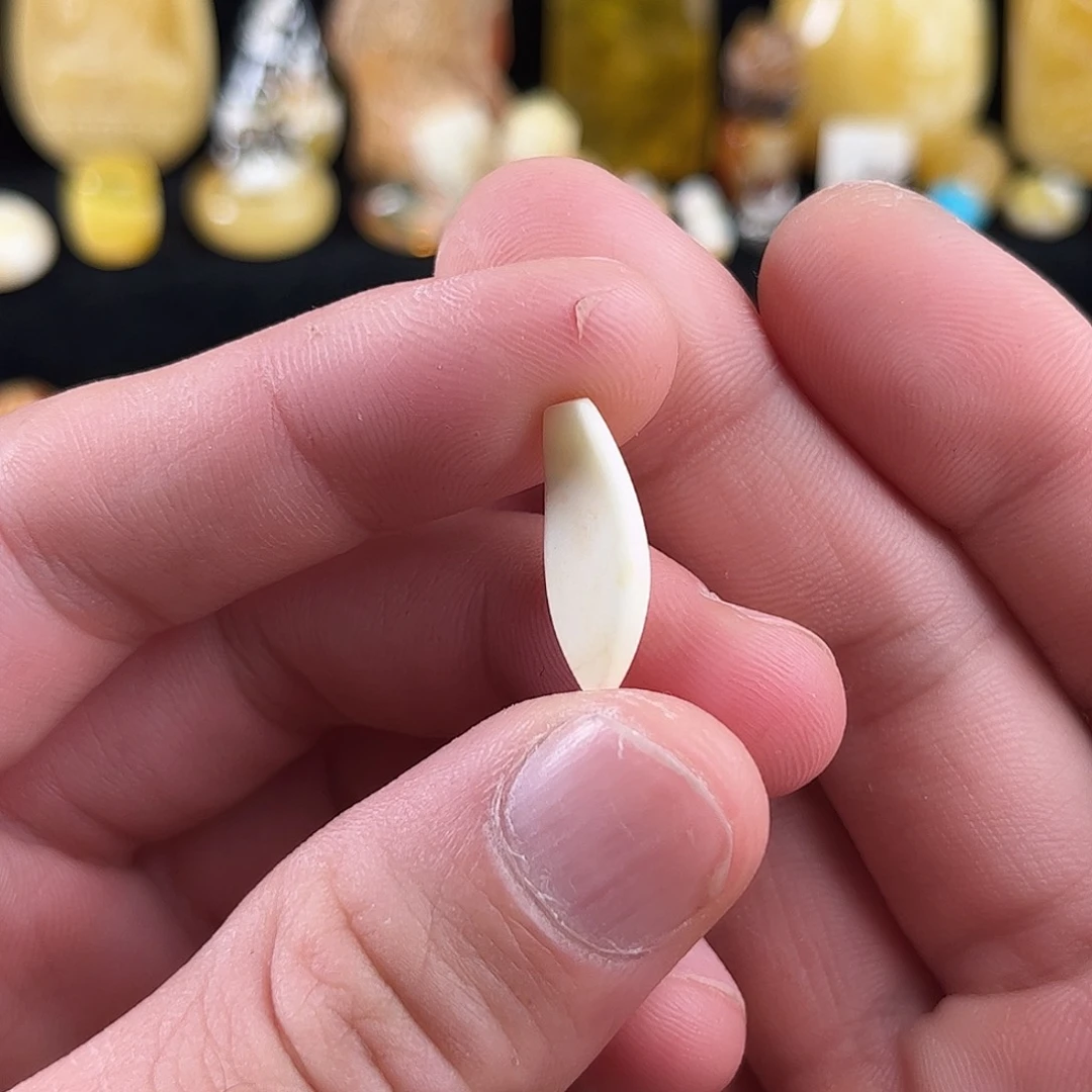 蜜蜡未镶嵌珠宝奇石