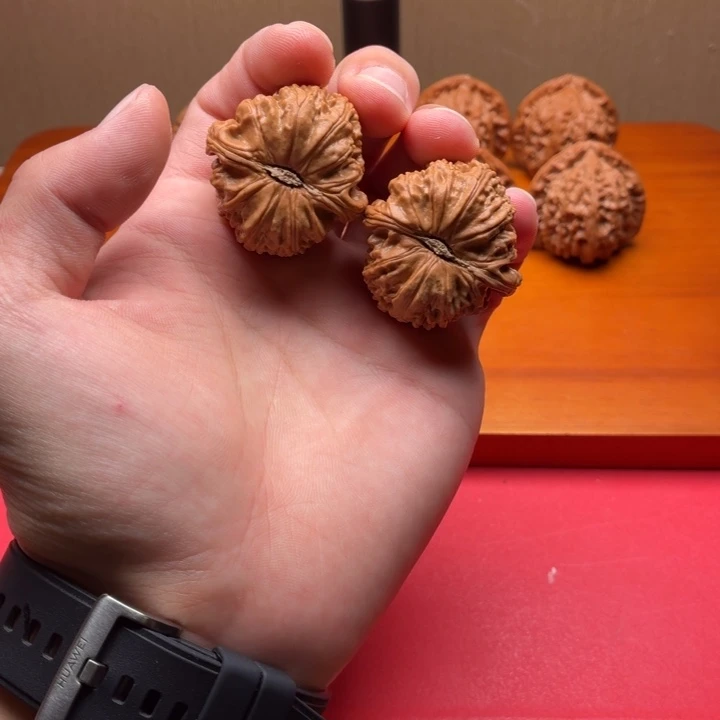 文玩核桃吊坠球白