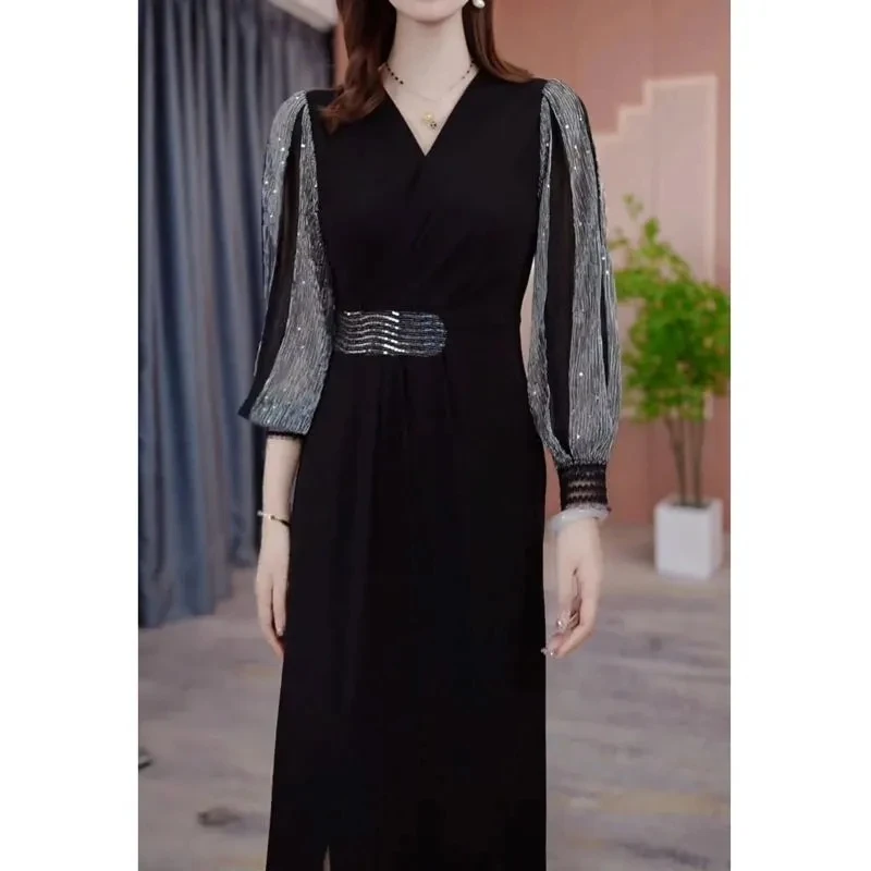 2026春季新款重工亮片镂空设计感收腰法式轻奢高级感连衣小黑裙女