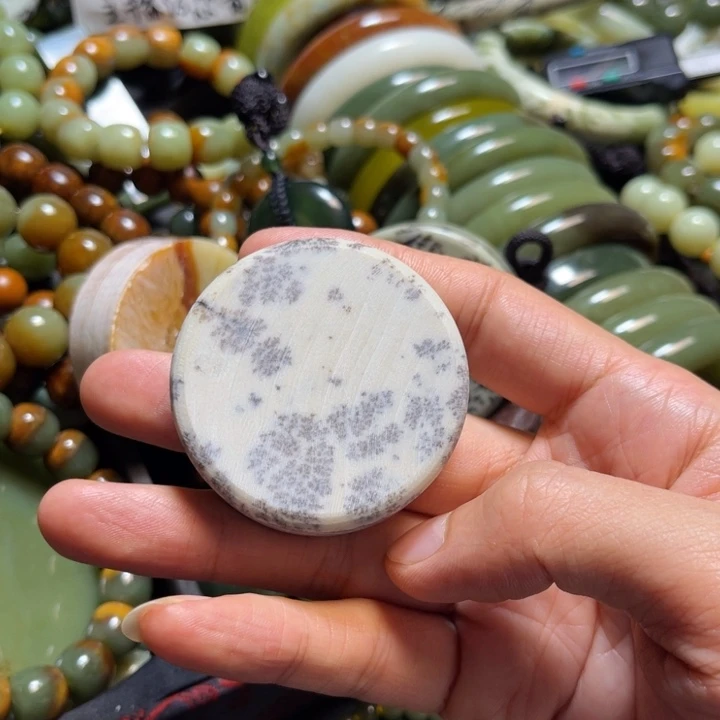 岫岩河磨玉（透闪石质玉）未镶嵌颈饰铃*