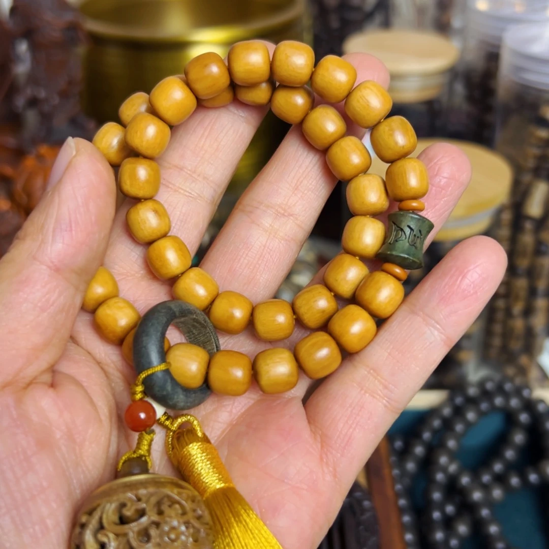 檀香木年货节福利活动文玩摆件把件