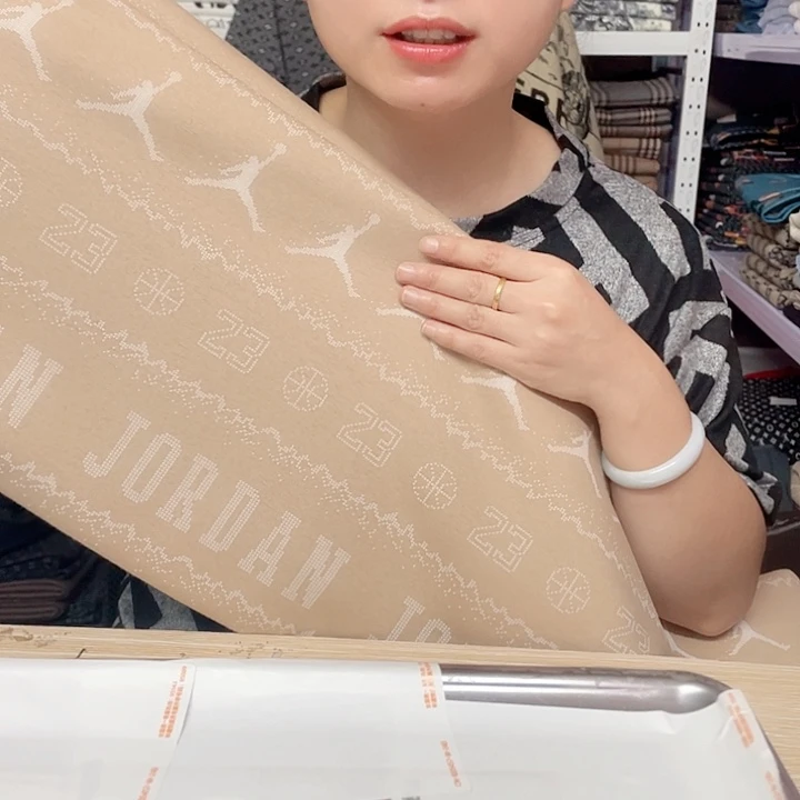 奶茶色小奈卫衣绒定位两个346