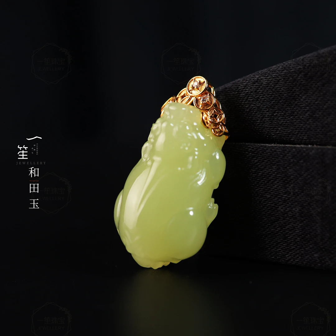 【一笙珠宝】天然和田玉黄口貔貅吊坠18k金镶嵌裸石约26x16x11mm