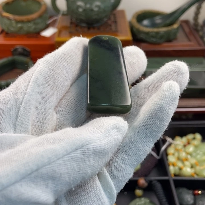 透闪石质玉未镶嵌吊坠(不含链)