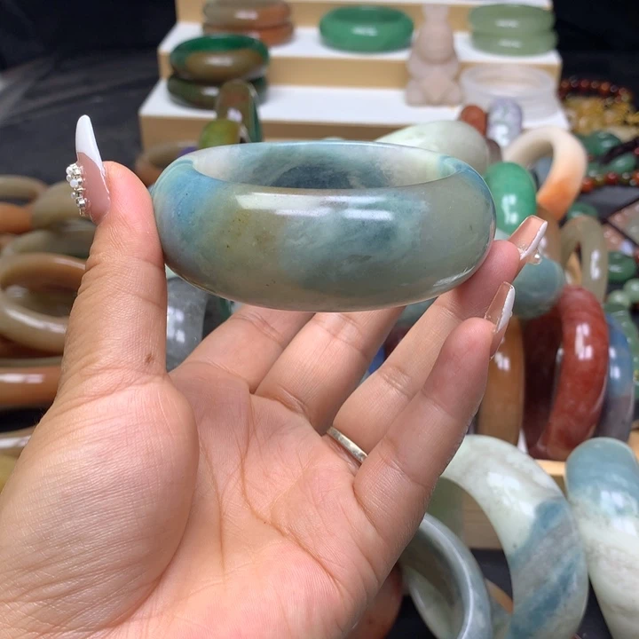 未镶嵌手镯石英质玉名***南