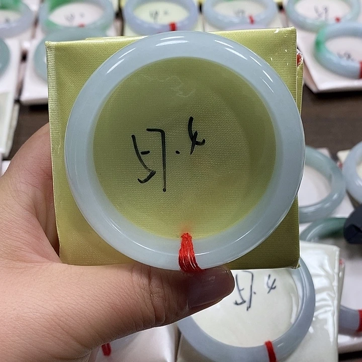 粥***o羽毛非金属L一物一图