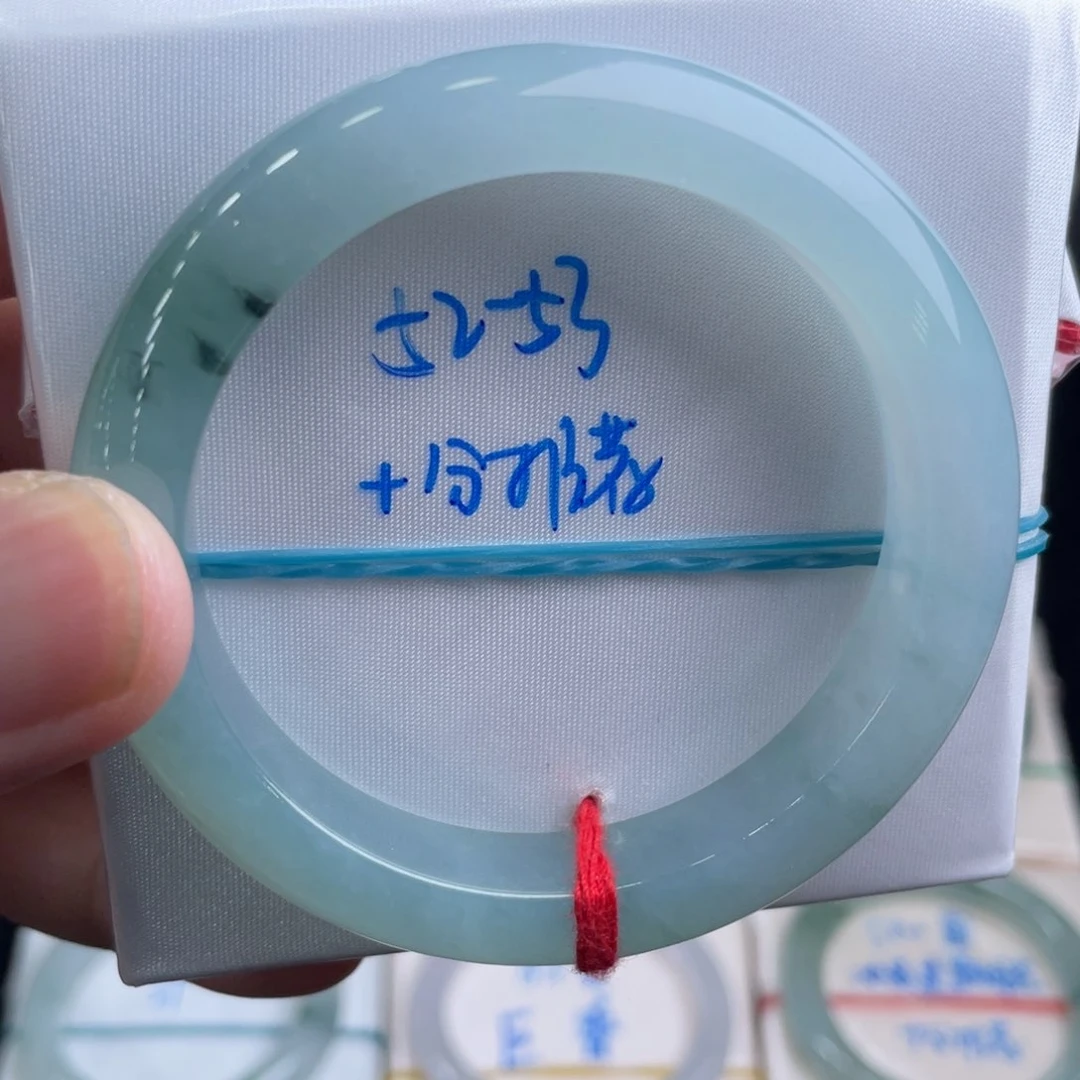翡翠手镯未镶嵌翡翠手镯