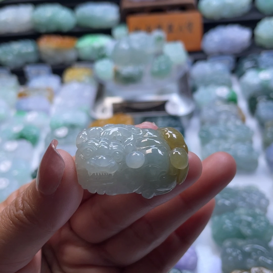 翡翠颈饰未镶嵌貔貅