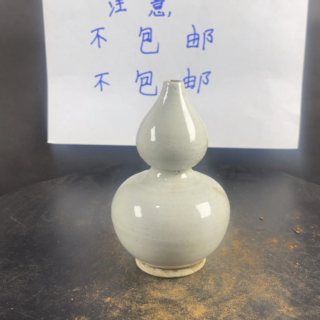 罐漂亮的小瓷器和