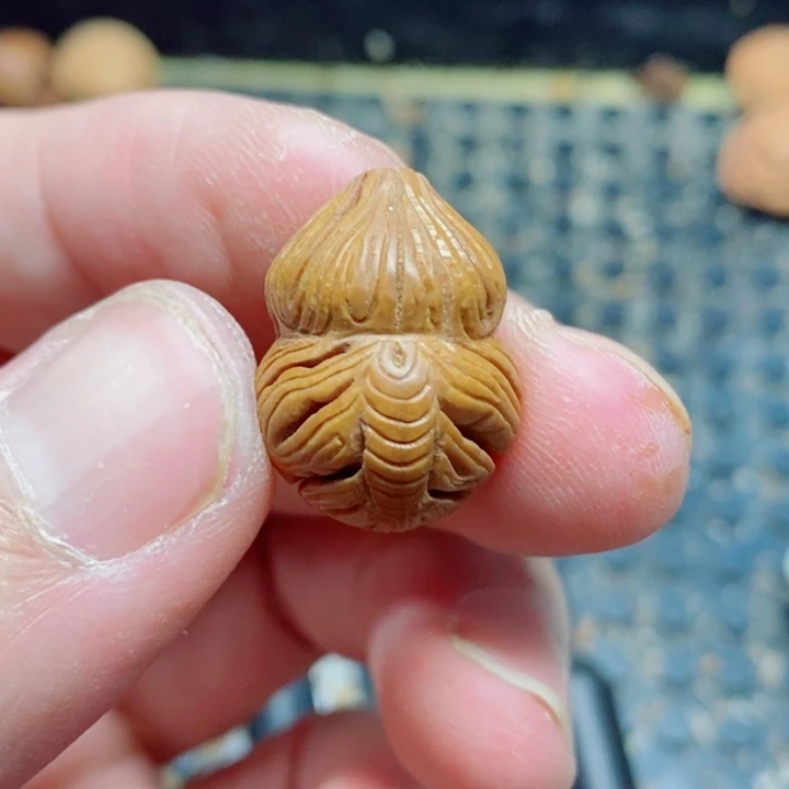 纯手工雕刻桃核葫芦