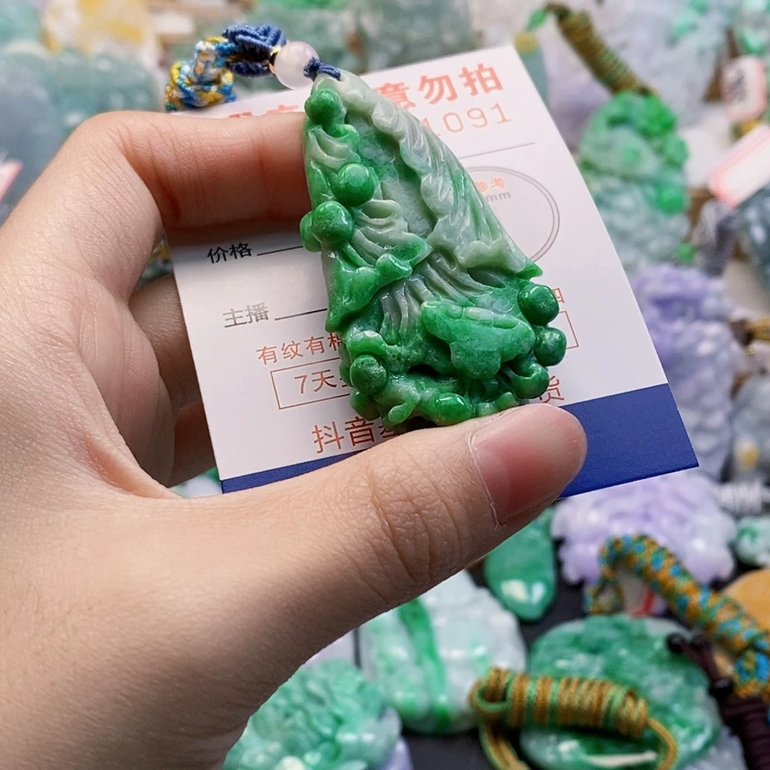 吊坠(不含链)未镶嵌翡翠