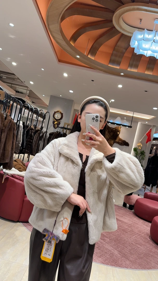 立翻领翻领甜美风短款领口分刀方领休闲气质百搭