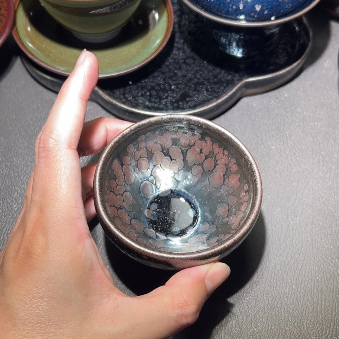 茶盏这个点就困着看电视啦