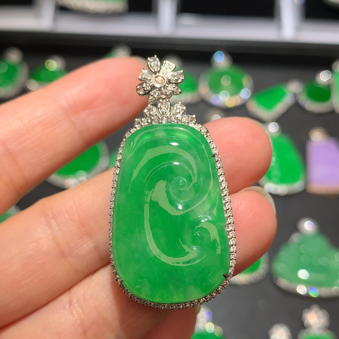 翡翠颈饰18K金镶嵌翡翠