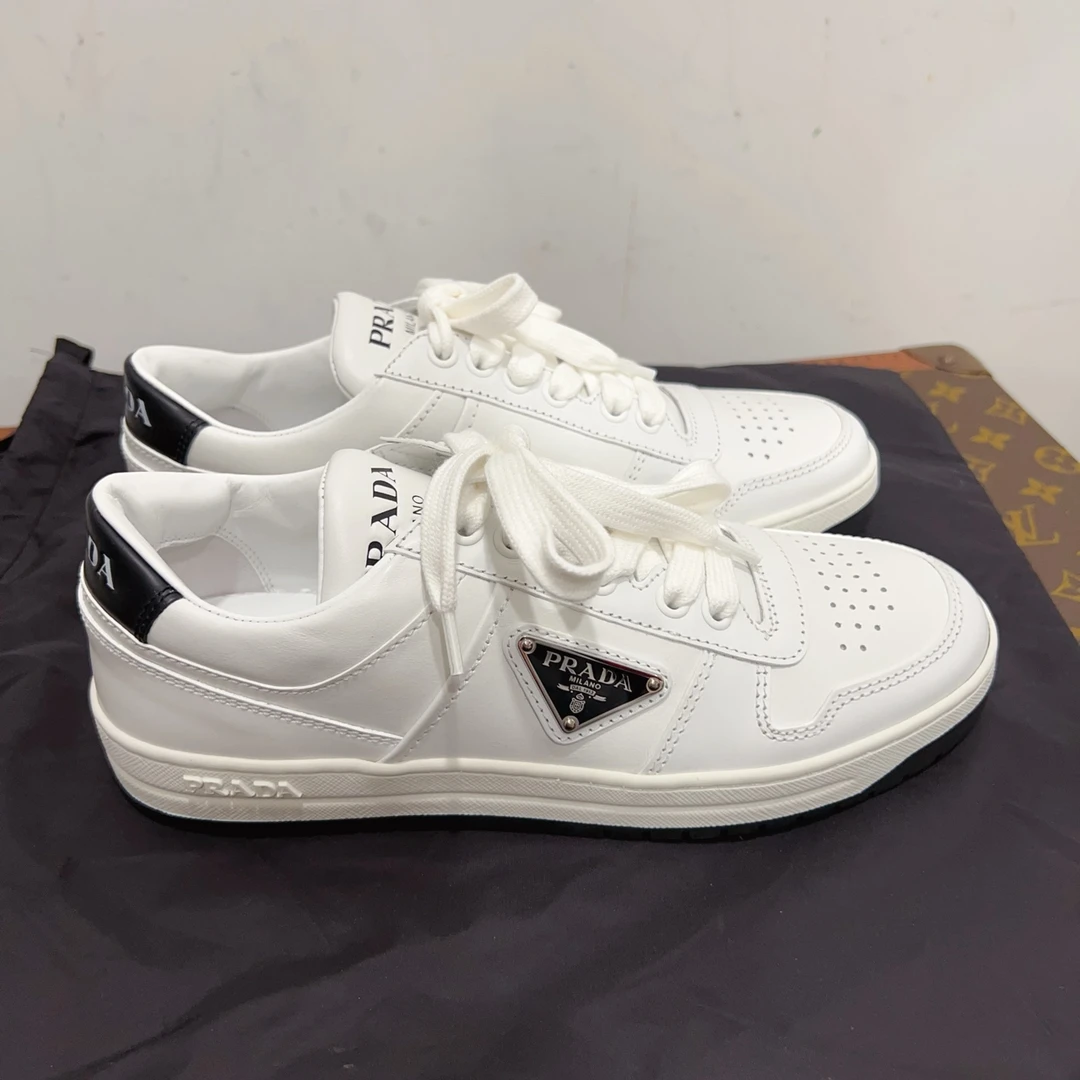 全新未使用 Prada/普拉达 平底鞋尺码36.5成色看直播GSS24301