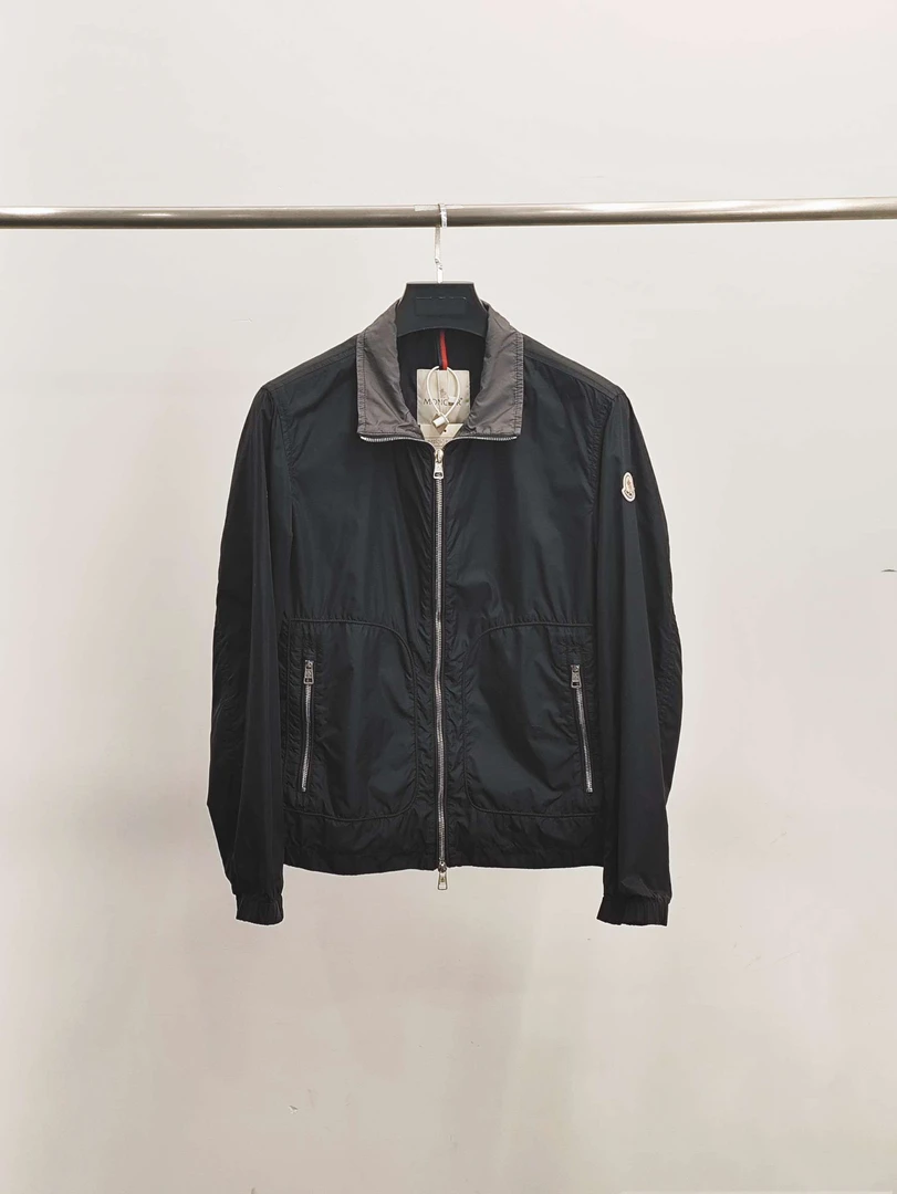 99新 MONCLER xw12042953 盟可睐 黑色冲锋衣 1码