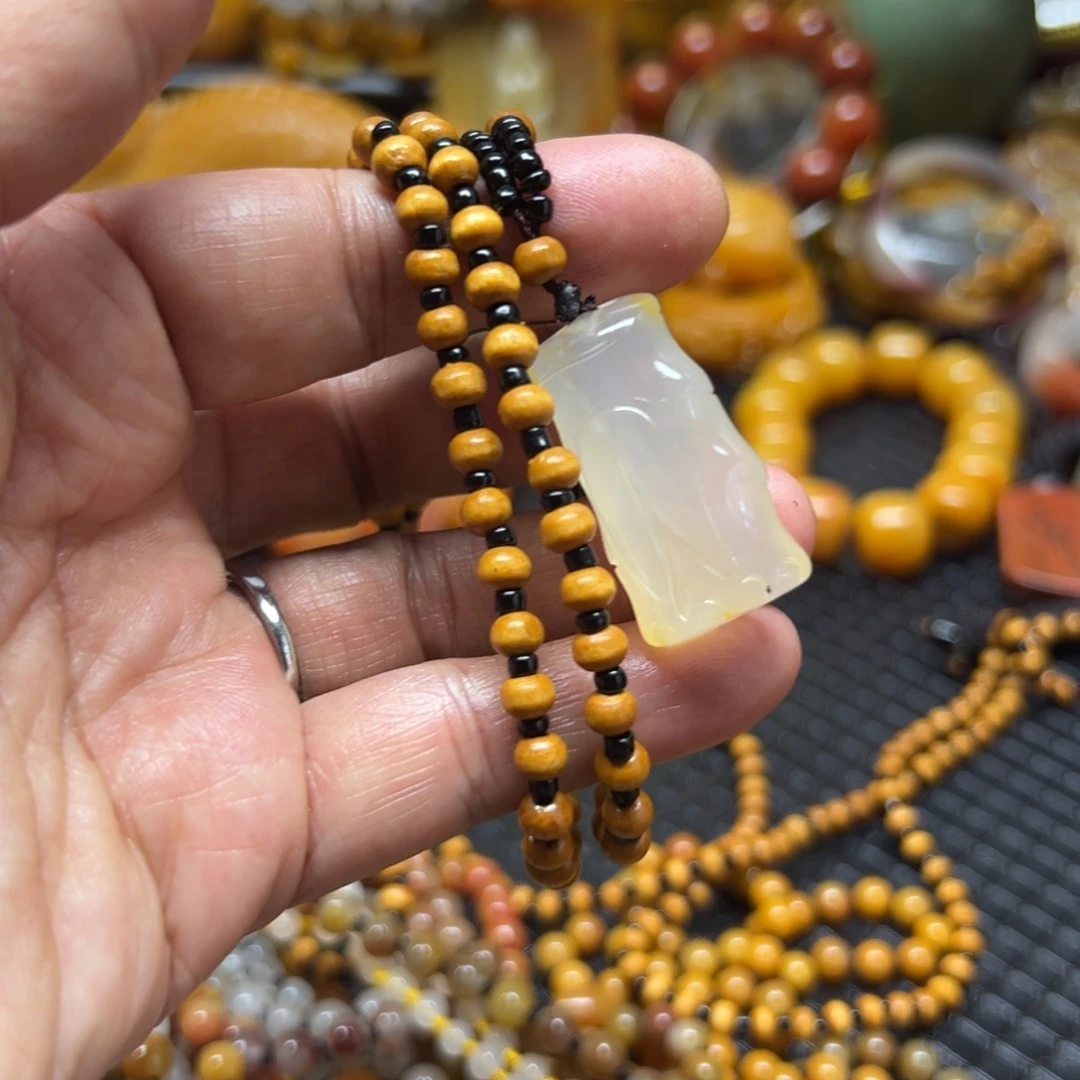 石英质玉未镶嵌颈饰