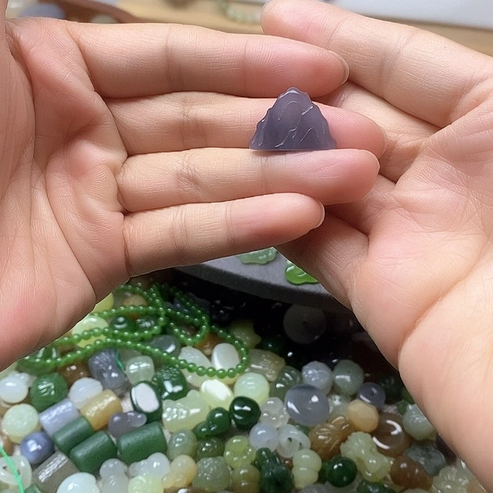 未镶嵌和田玉挂件烟紫 山