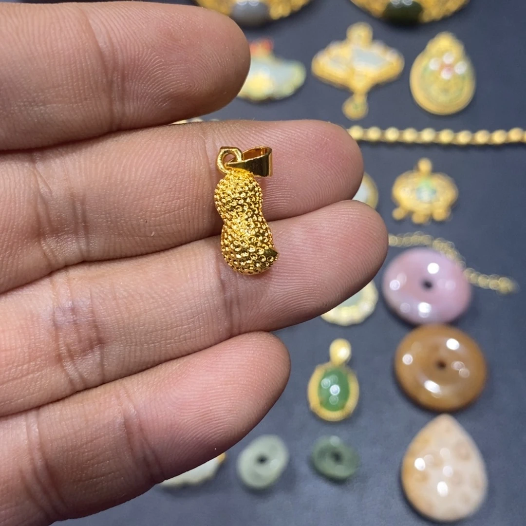 和田玉颈饰未镶嵌清**杯