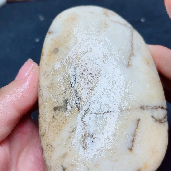 透闪石质玉未镶嵌珠宝奇石