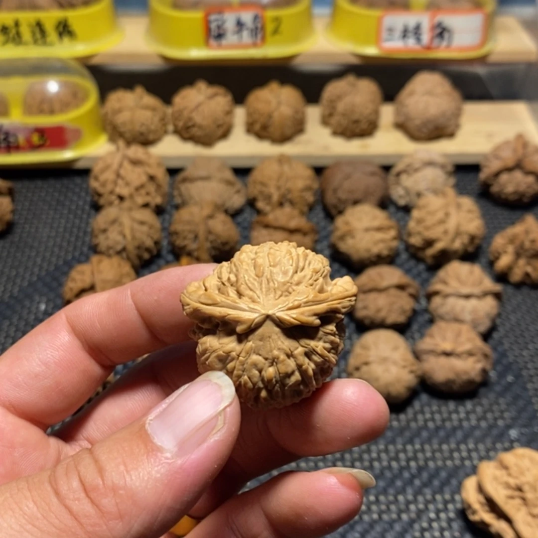 地***干文玩核桃吊坠异形